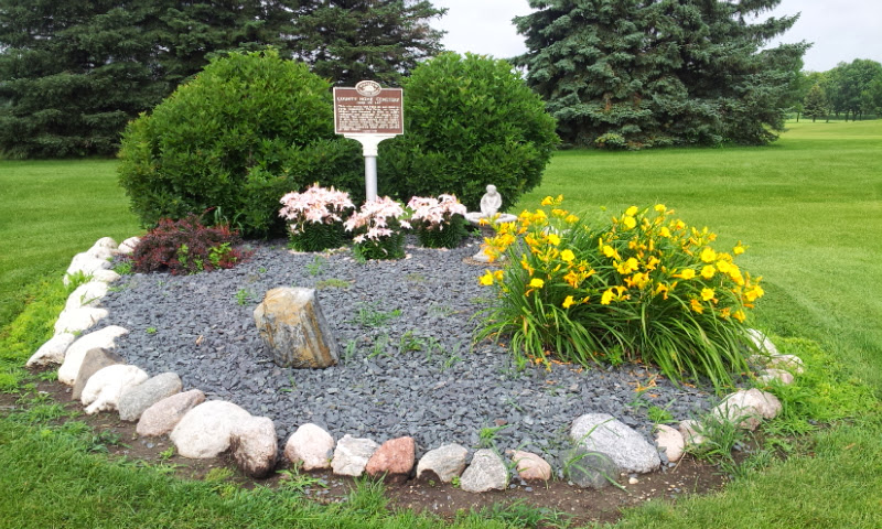 DBrandy9's tweet photo. @BryanTweed16 @Driftless_Golf @RMGCFDL has a paupers cemetary between the 2nd and 9th holes. The wooden markers are gone but this state historical marker highlights the area. https://t.co/VHImTeGuJC