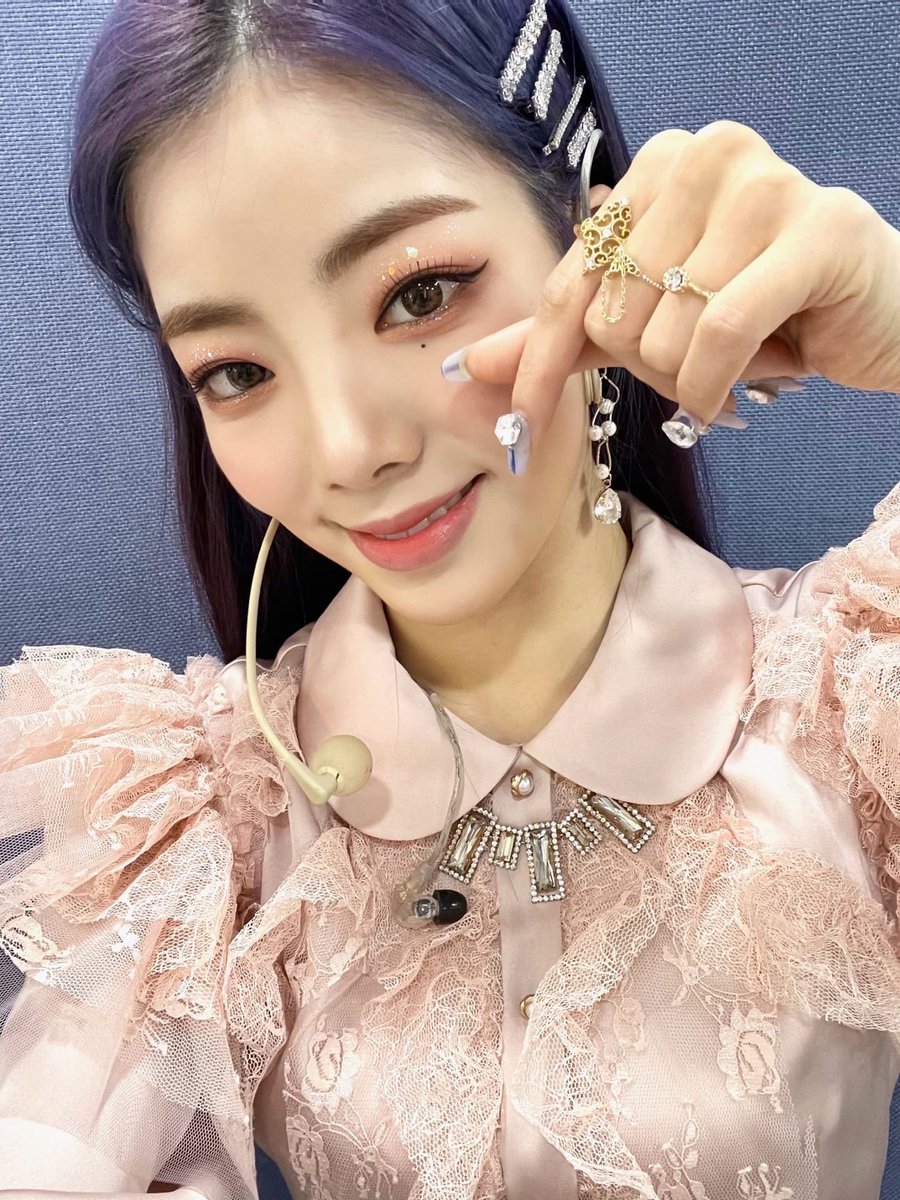唄 ᥀ ⋆ pūppǝt(𝚜) tweet media