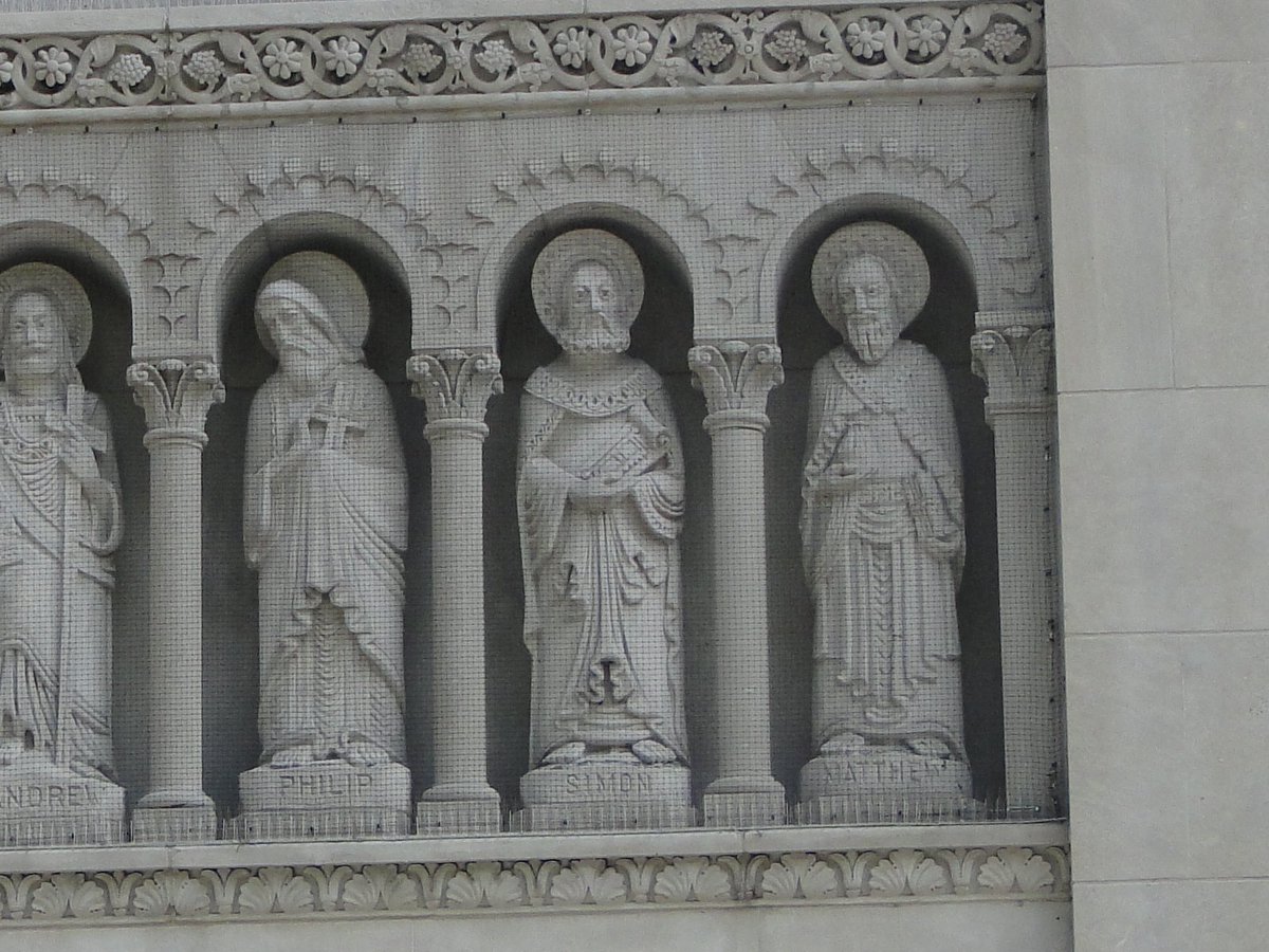 HeiligeBibel's tweet photo. Today is the feast of Sts. Jude Thaddeus and Simon the Zealot. Both are depicted at St. Aloysius in Detroit. #FeastDay #StJude #StSimon https://t.co/NfpR7ydOz8