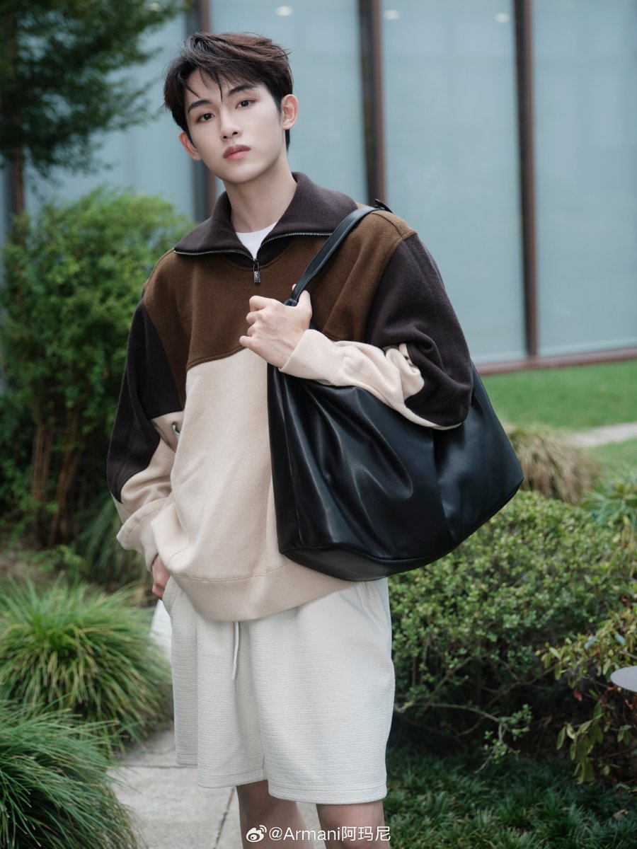 WayVColombia's tweet photo. [251021] WEIBO
 
Actualización de Armani con #WINWIN 

WINWIN aparece en la colección Otoño/Invierno 2025 de Emporio Armani combinado con el bolso Sissi

🔗https://t.co/xDixLyBwAo

#WayV #WayVColombia #威神V #WayZenNi #董思成 #DongSicheng https://t.co/OOWYzAMSv7