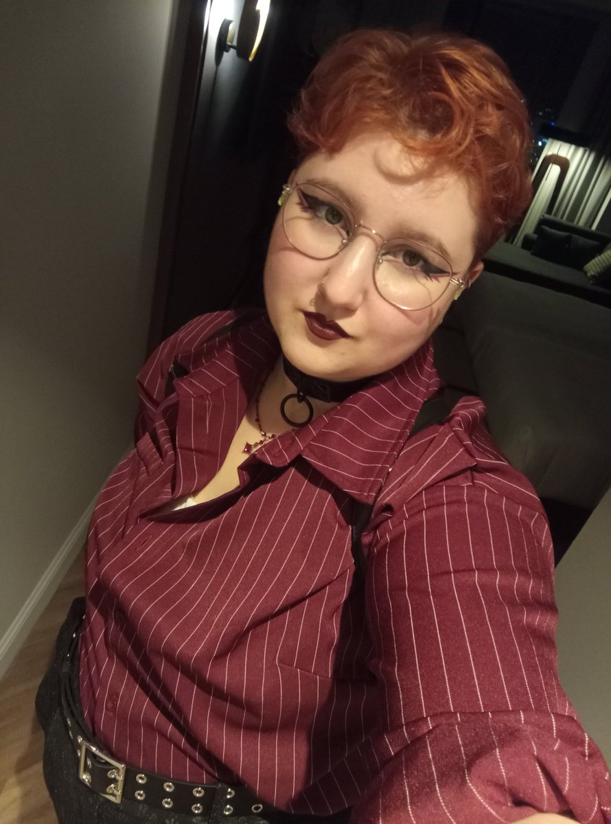 Cena anual de empresa
Ver a tus jefes bailar se debería considerar horror cósmico o algo así