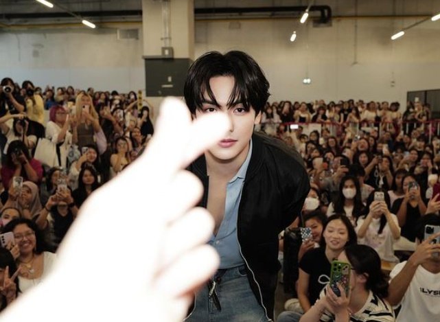 joongsol's tweet photo. #JoongDunk

Joong's                                                  Dunk's https://t.co/pzQdWXjBcT