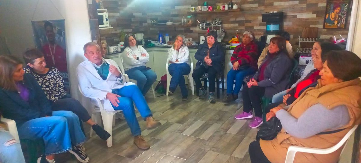 Maria54316947's tweet photo. Hoy por la tarde  realizamos un charla/taller sobre prevención y cuidados de la salud de la mujer con motivo del octubre rosa.
Gisela Zamora 
Carolina hernandorena.
Doc.Aurelia 
Julio Zamora .
Asociación  Mujeres con propósito. https://t.co/DBSCig1VCS