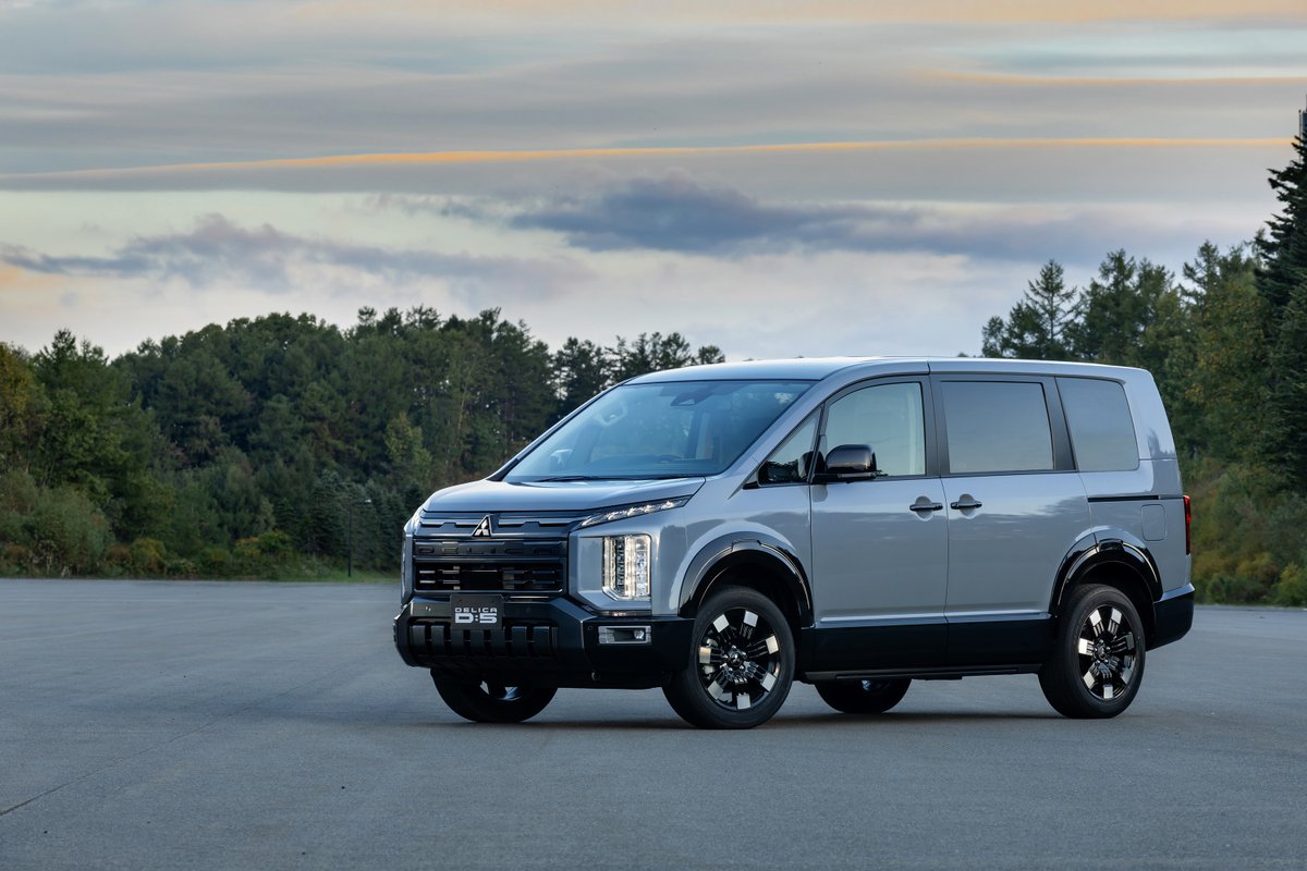 MMCjpn's tweet photo. 【お知らせ】
三菱自動車は、オールラウンドミニバン『デリカD:5』を大幅改良し、10月30日(木)より全国の系列販売会社にて予約注文の受付を開始。ジャパンモビリティショー2025でプロトタイプの参考出品を経て、今冬に発売を予定しています。
https://t.co/4o1fJh5iPG https://t.co/IPQgHzOTxd