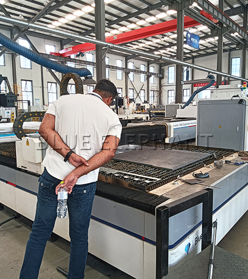 ElephantCnc's tweet image. 🎉🥳Congratulations to our Jamaican client had a highly successful factory tour!

&quot;I&apos;m looking forward to bringing my CNC home!&quot; 👍👍👍

☎Contact us :
elephant-cnc.com 
Whatsapp/mobile: +86-15064026772
#edgebandingmachine #drilling #sawblade #engraving #nestingcnc #review