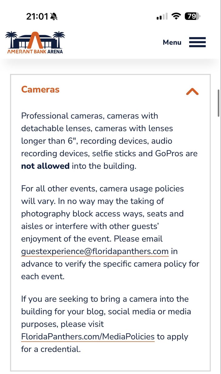 coupsxhadow's tweet photo. now, i’m not saying i don’t love the photos (bc i do, 100%) but so many of these venues have STRICT policies regarding cameras. the camera’s they bring in are professional cameras with detachable lenses, and you should respect that (from photographer to photographer) https://t.co/iCKHqw8gDY
