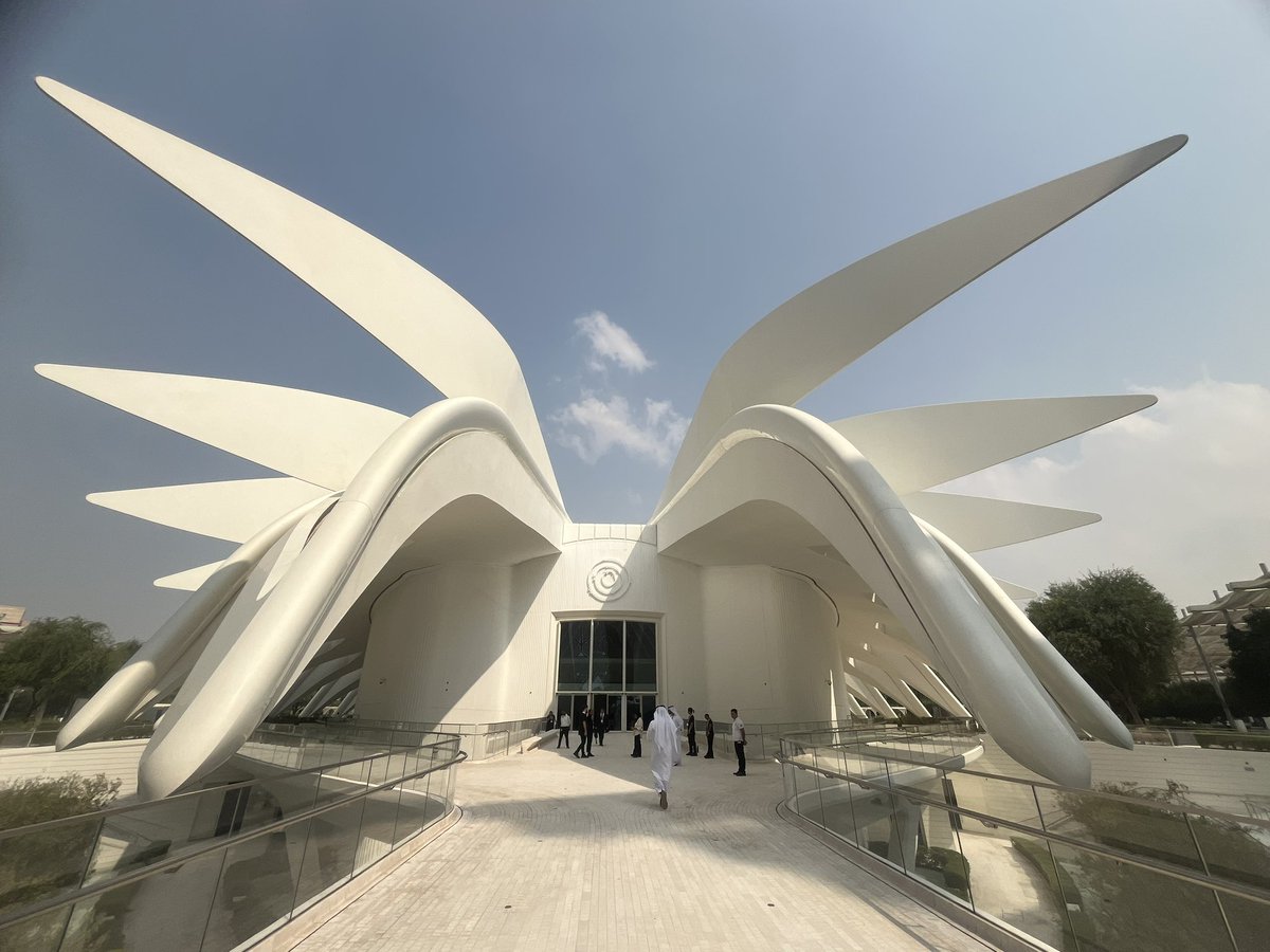 CurtisSChin's tweet image. Good morning! A reminder &amp;amp; quote from here at the 2025 Asia Pacific Cities Summit to people everywhere: “Don’t be trapped in someone else’s dream.” ~#KimTaehyung #BTSV

Indeed. Create your own. Build your own. #2025APCS 

#Imagine. From out of the desert ⬇️ #Dubai @expocitydubai!