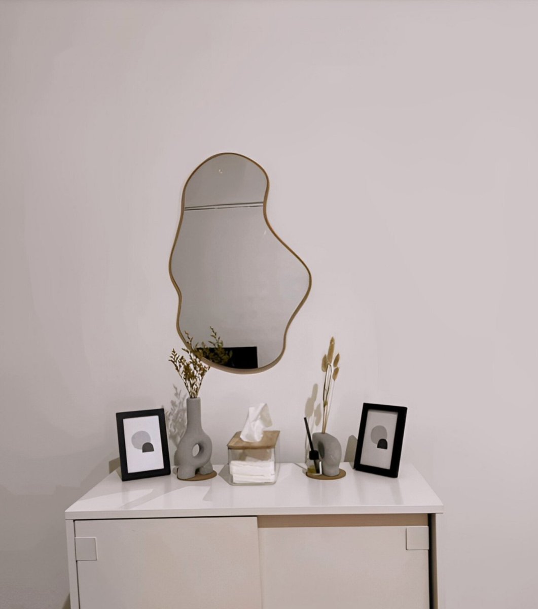 pindsf's tweet image. Dulu penasaran klk beli cermin lucu2 di Oren aman gk ya? jawabannya AMANNN GAESS😭(packing kayu)

Bikin nambah aesthetic klk ditaruh ruangan kyk gini mana harganya murce 👍🏻💗