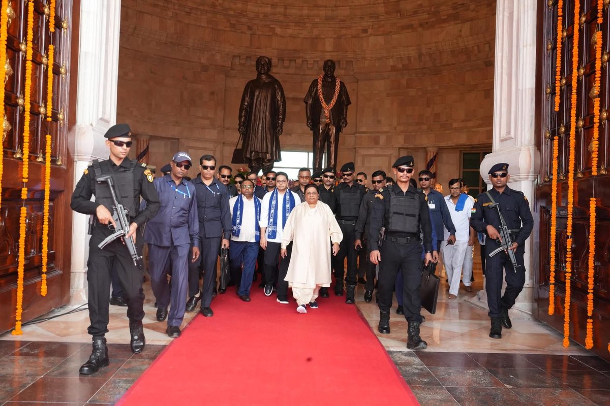 “जब आदमी ईमानदारी से काम करता है तो उसके परिणाम भी बेहतर आते है। इसलिए आप लोगो को भी मेरी राय है कि आप लोग भी अपना समय व्यर्थ न गवाए और काम करे। जब तुम ईमानदारी से काम करोगे तो कामयाबी तुम्हे सलाम करेगी।”

~ मान्यवर श्री कांशीराम साहब