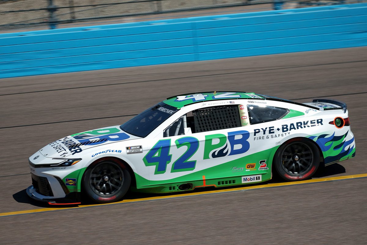 Che341x's tweet photo. P7 in the @Official_SNRS Duel race! Led a lot of laps and got a good feel for some drafting partners and feel of the car! Excited to start the season opener next Tuesday! Tune in on Tik Tok to watch @JoeyStone_8 stream at 9PM to watch the season opener presented by @Big_Fish_BBQ! https://t.co/5bzmCAMeBk
