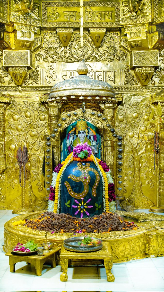 श्री सोमनाथ महादेव मंदिर,
प्रथम ज्योतिर्लिंग - गुजरात (सौराष्ट्र)
दिनांकः 29 अक्टूबर  2025, कार्तिक शुक्ल सप्तमी- बुधवार
प्रातः श्रृंगार
10256032
#somnath #mahadev #shivji
#bhakti #somnathlivedarshan #somnathtemple