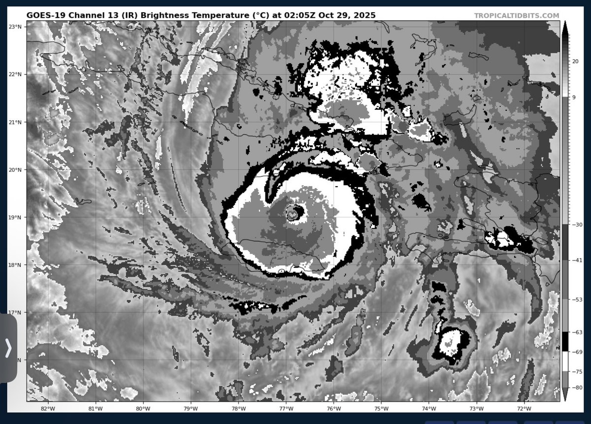 🤍👁️ Hurricane Melissa is revealing its new center (eye). It's heart-shaped. We continue to pray for all those affected. 🤍😔
#Melissa
