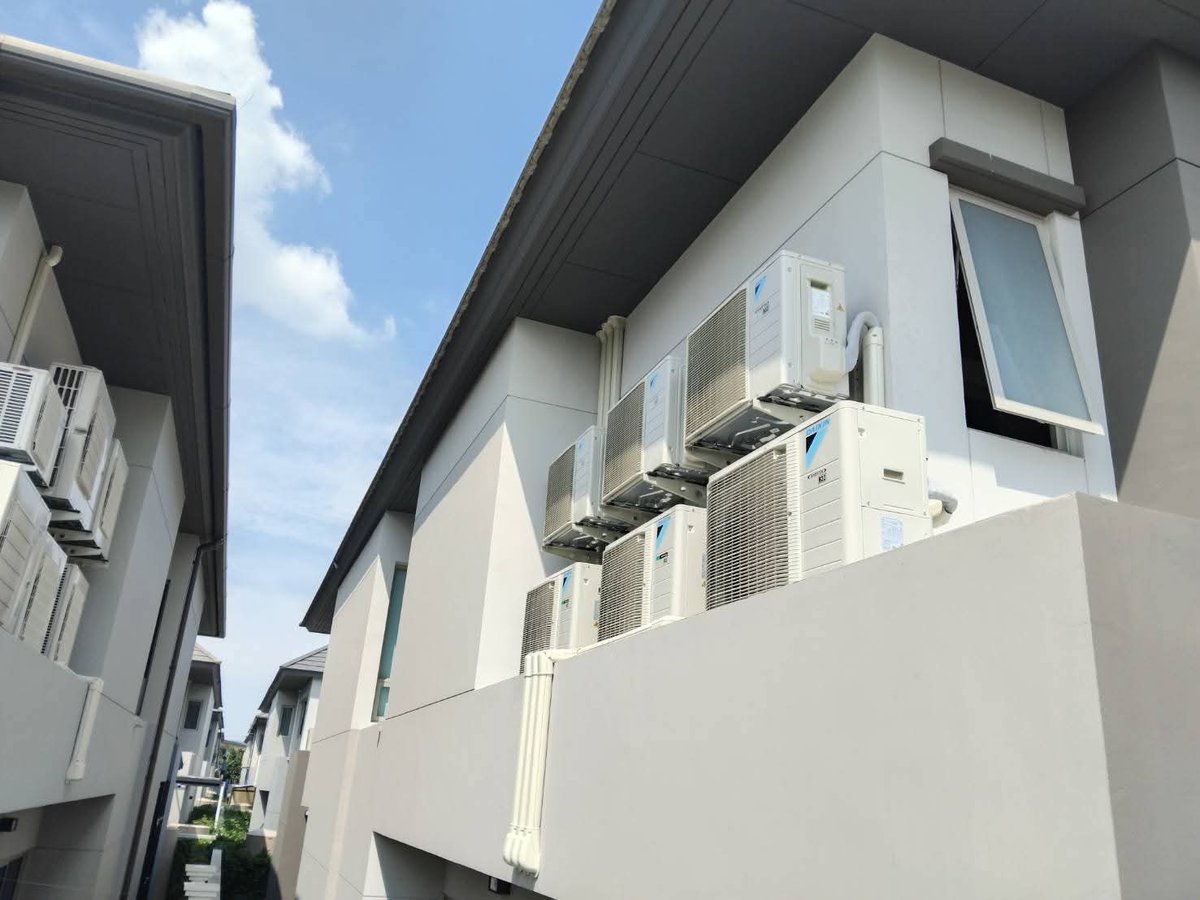 zharki2018's tweet photo. ME vs Daikin. Keduanya sama² buatan Thailand https://t.co/J3Rl2Zx2J6
