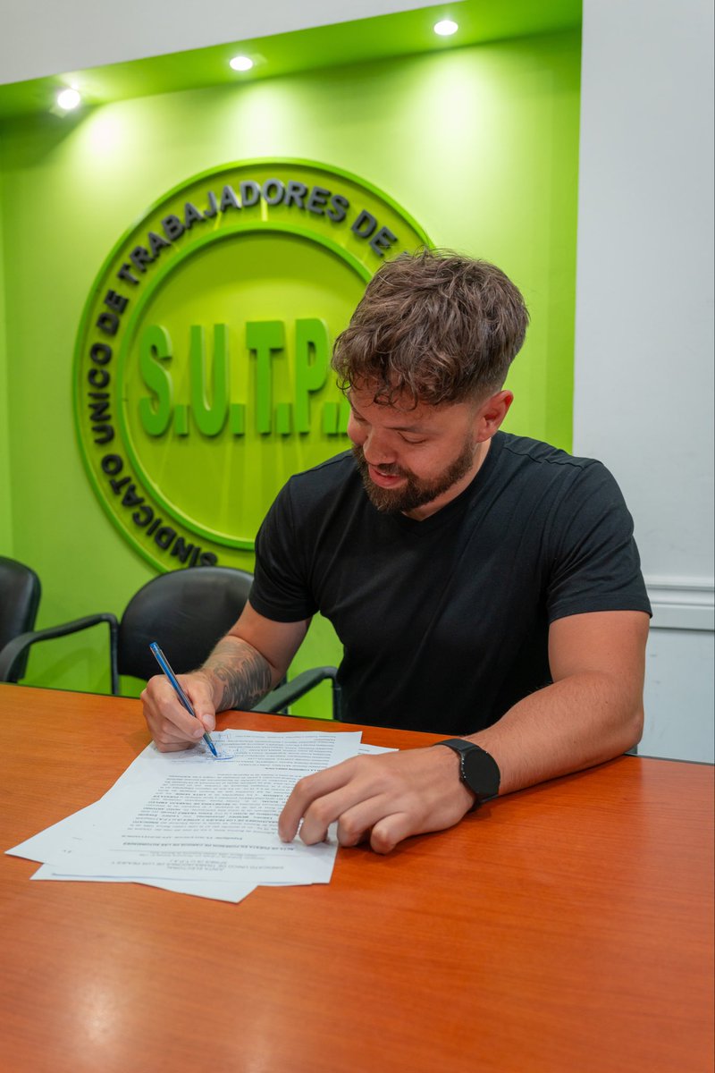 sutpapeajes's tweet photo. Hoy realizamos la firma y asunción de la nueva Comisión Directiva de SUTPA, que representará a nuestros compañeros y compañeras durante el período 2025-2029.
Con compromiso y unidad, seguimos fortaleciendo la democracia sindical ✌🏻

#SUTPASomosTodosYTodas https://t.co/1nRLwA9nIQ