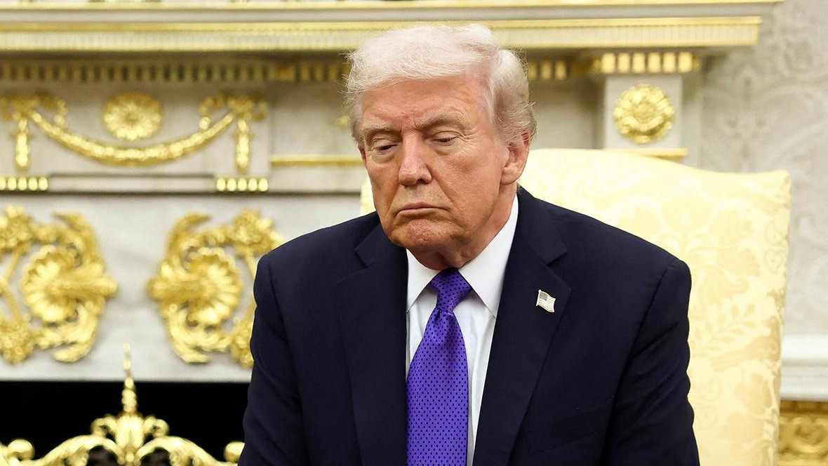 Бойжеткен есектің ішіне кіргенде қатты айғайлайды.