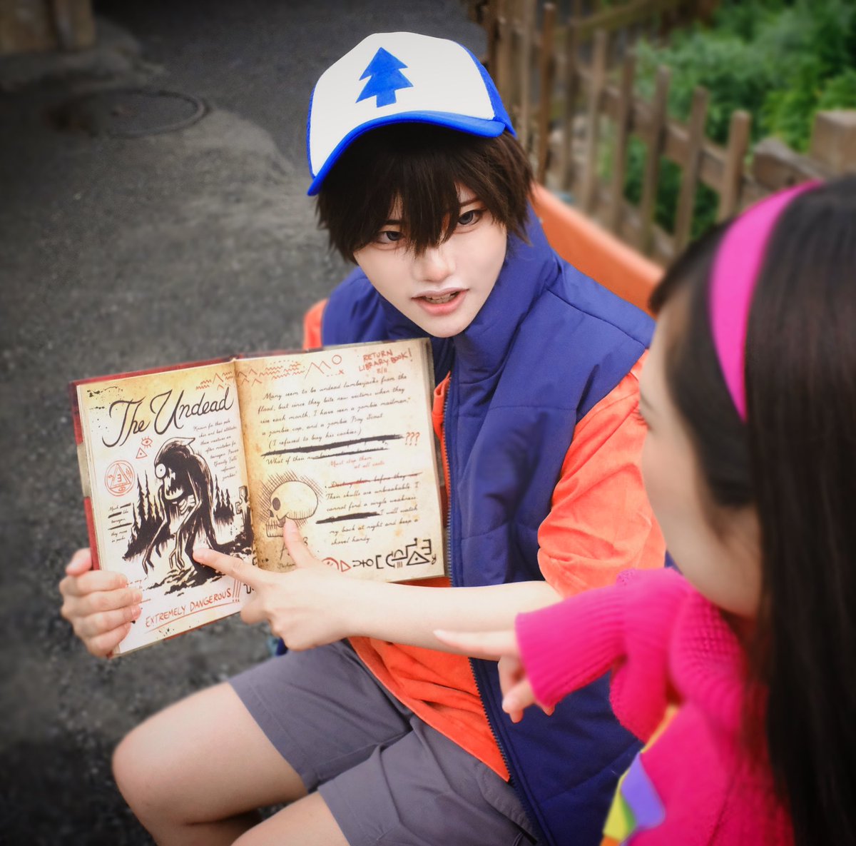 x_x__008's tweet image. 怪奇ゾーングラビティフォールズ
･
｢脳みそを食べられちゃうぞ！｣
･
 #Dハロ  #Dハロ仮装  #Gravityfalls