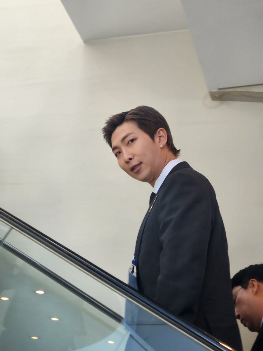 Lovly_mochitwin's tweet photo. Joon on News 🥹🔥💜

APEC KEYNOTE SPEAKER RM
KOREA CULTURAL BRIDGE RM
RM AT APEC SUMMIT
#BTSRM #방탄소년단RM #Namjoon #김남준 #RM #남준 #RMxAPEC #APEC2025 #APECCEOSummitxRM
https://t.co/C4pDuN7fp9 https://t.co/yGpGih0cBg