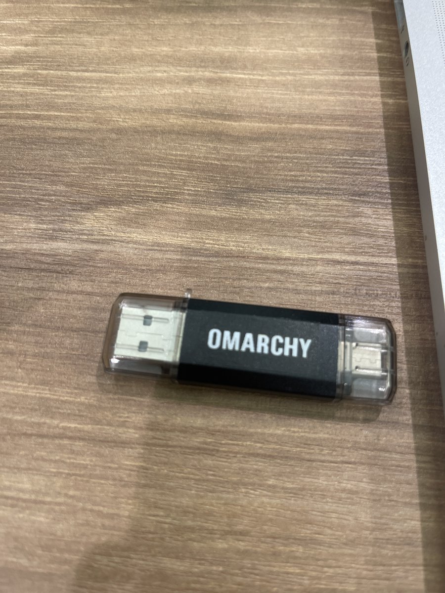 #omarchy #omarchy_tokyo Omarchy Tokyo Nightに参加しました！途中エラーに見舞われながらも、皆さまにフォローしていただきながら持て余していた2015 MacBook Proにインストールできました！打ち上げも含めてとてもたのしかったです！I use omarchy btw😎😎😎