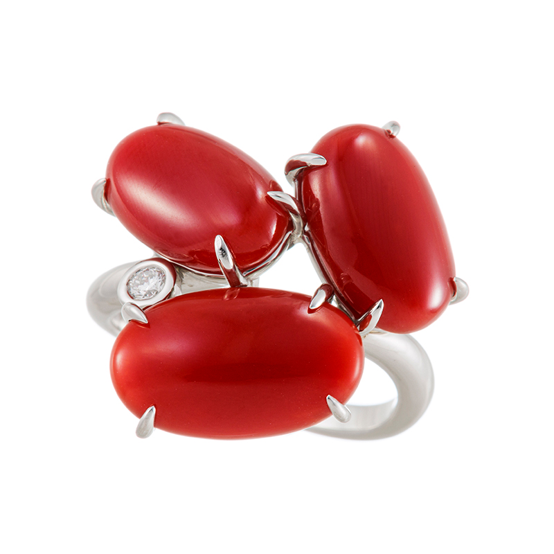 今日は #和服の日 ／ 深みのある赤が美しい、血赤サンゴのリング