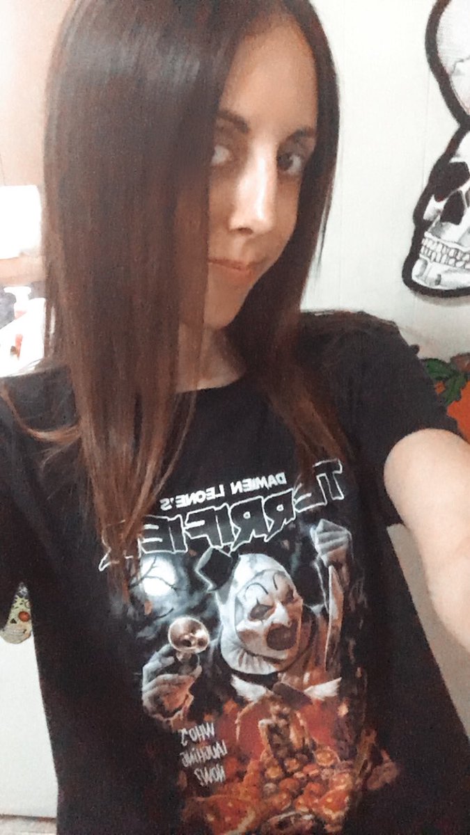 candybaby91's tweet image. Love my new shirt 🖤🤍🔪🩸 #TERRIFIER #arttheclown   @TerrifierFilm @damienleone