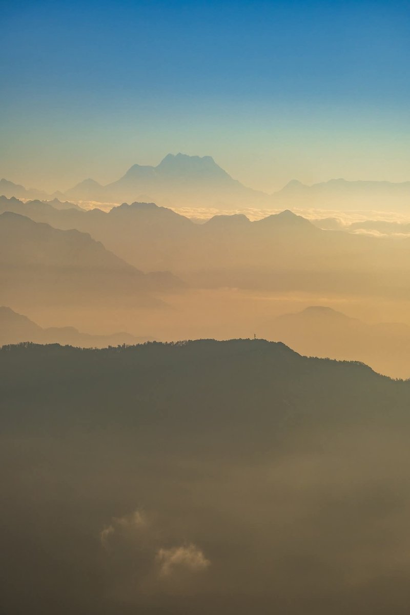 Vic_k_ey's tweet image. The beautiful Himalayas...

#GoodMorning #Pals 🌃🍀🐦
Wishing you a wonderful #Wednesday
Warm regards🌲🌹🙏

#IncredibleIndia 🇮🇳- Kanchenjunga range.. Peaks and the layers formed in the dawn.. As seen from Gangtok, #Sikkim...