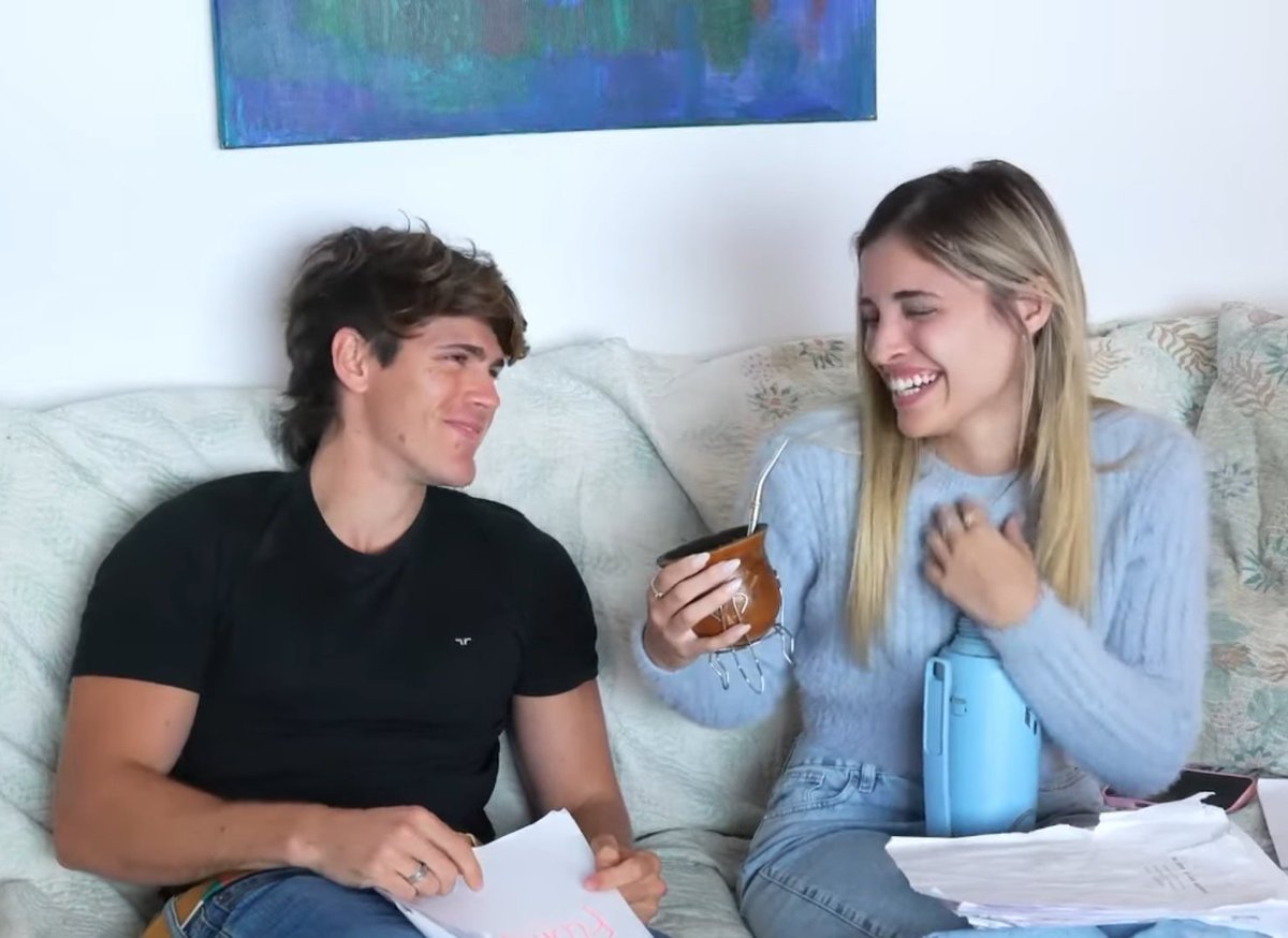 Ya besala de una maldita vez.... digo si eso es parte del guión 🤭😌