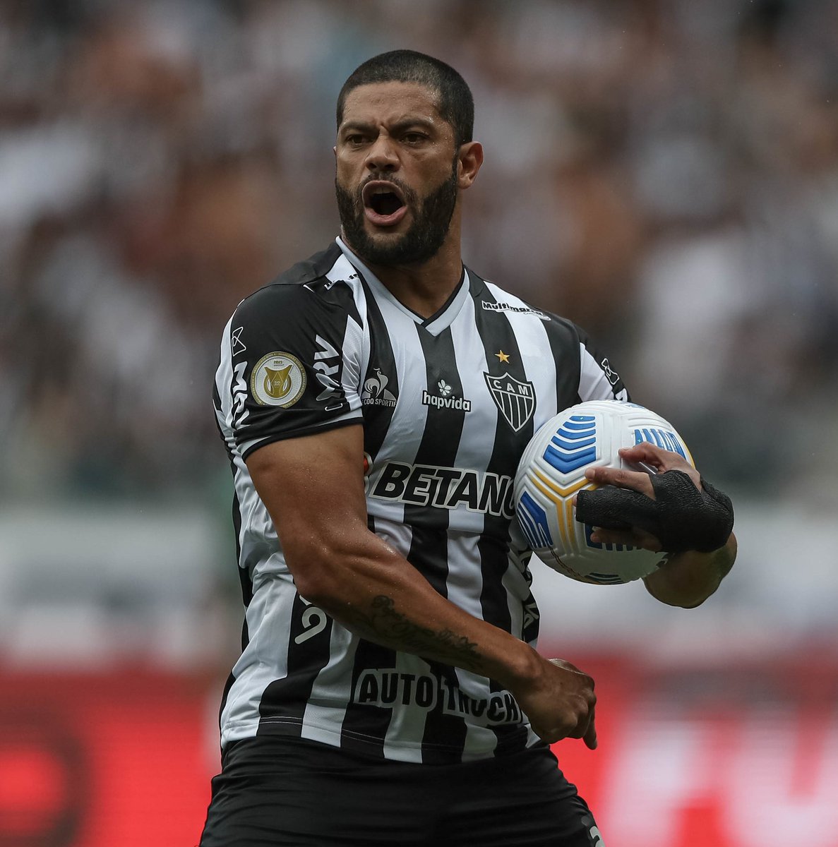 OficialSala12's tweet photo. Hulk (39 anos) na carreira:

🏟 902 jogos 
⚽️ 447 gols
🅰️ 229 assistências 
🏆 27 títulos

• Artilheiro e campeão em 4 países

GIGANTE no Porto e no Galo. https://t.co/4T9XjTTlZv
