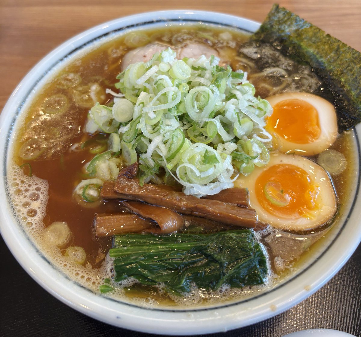 三宝グループ/株式会社三宝 (@sanpougroup) on Twitter photo 三宝亭製麺の中華そばが新しくなり2度目の臨店😋
『親鶏と煮干しの中華そば』は香りもコクも豊かでスープを飲み干したくなります🍜
今日はネギトッピングで食欲マシマシに⤴️
トッピングで隠れていますが、切りたてチャーシューもとろとろで美味しいんです🤤 三宝亭製麺の中華そばが新しくなり2度目の臨店😋
『親鶏と煮干しの中華そば』は香りもコクも豊かでスープを飲み干したくなります🍜
今日はネギトッピングで食欲マシマシに⤴️
トッピングで隠れていますが、切りたてチャーシューもとろとろで美味しいんです🤤