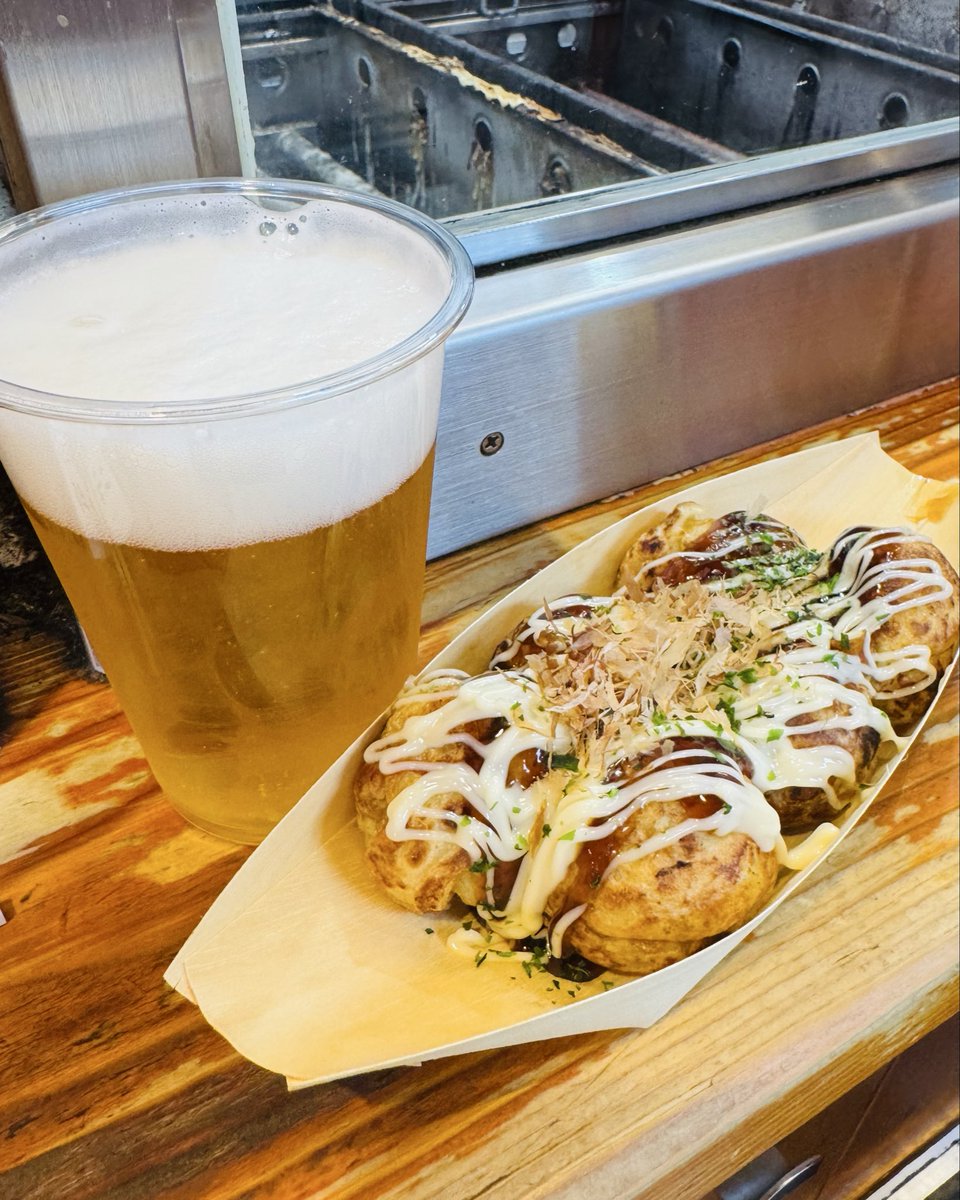 satukimary's tweet image. 今回の旅で初めて美味しいと思った食事だった泣
6個じゃなくて8個にすればよかった泣

地下鉄でどの出口から出ても方向感覚が狂う大阪が嫌いになりそうだったけど、たこ焼き食べてやっぱ好き！ってなりました笑

#はなだこ