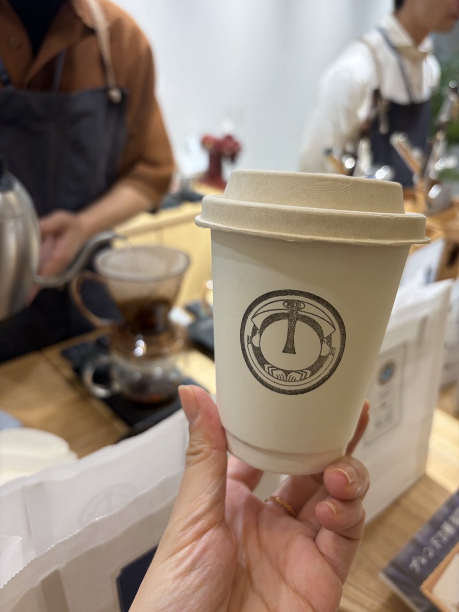 cafesnap_me's tweet image. COFFEE HOPPING @新静岡セノバ スタートしました！1週目は愛知県安城からFUKUSUKE COFFERが出店！

試飲しながらコーヒー豆を選べたり、テイクアウトのコーヒー一杯からご購入いただけます☕️✨ドリップバッグも充実！