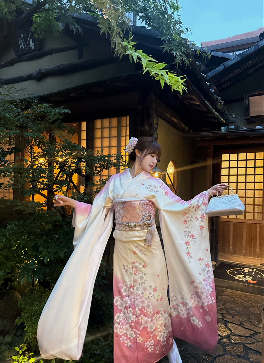 Enxixi3's tweet photo. 漂亮的衣服👘 https://t.co/CVkC7ozw6s