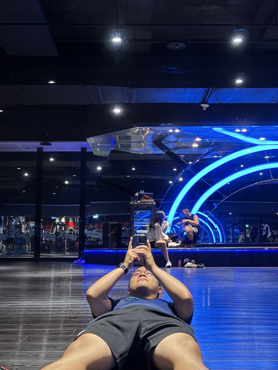 頭髮長出來惹
沒有光溜溜的頭了