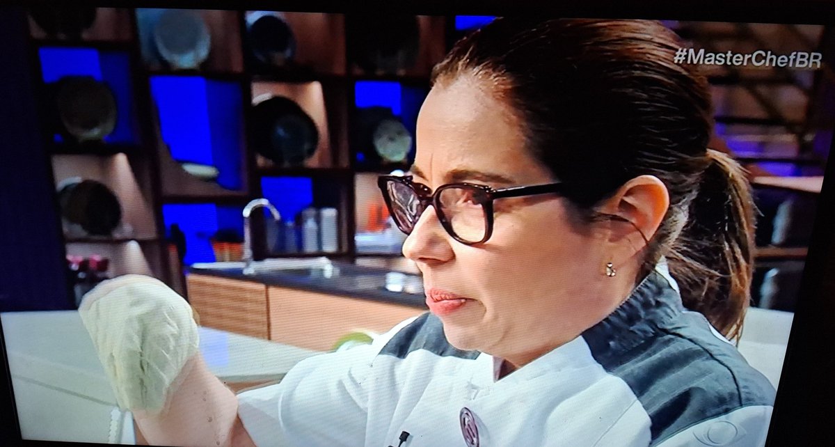 Acho a Marina aquele tipo de pessoa que se faz de coitada, injustiçada e confusa. Mais no fundo é bem esperta e assim chega no final #masterchefbr