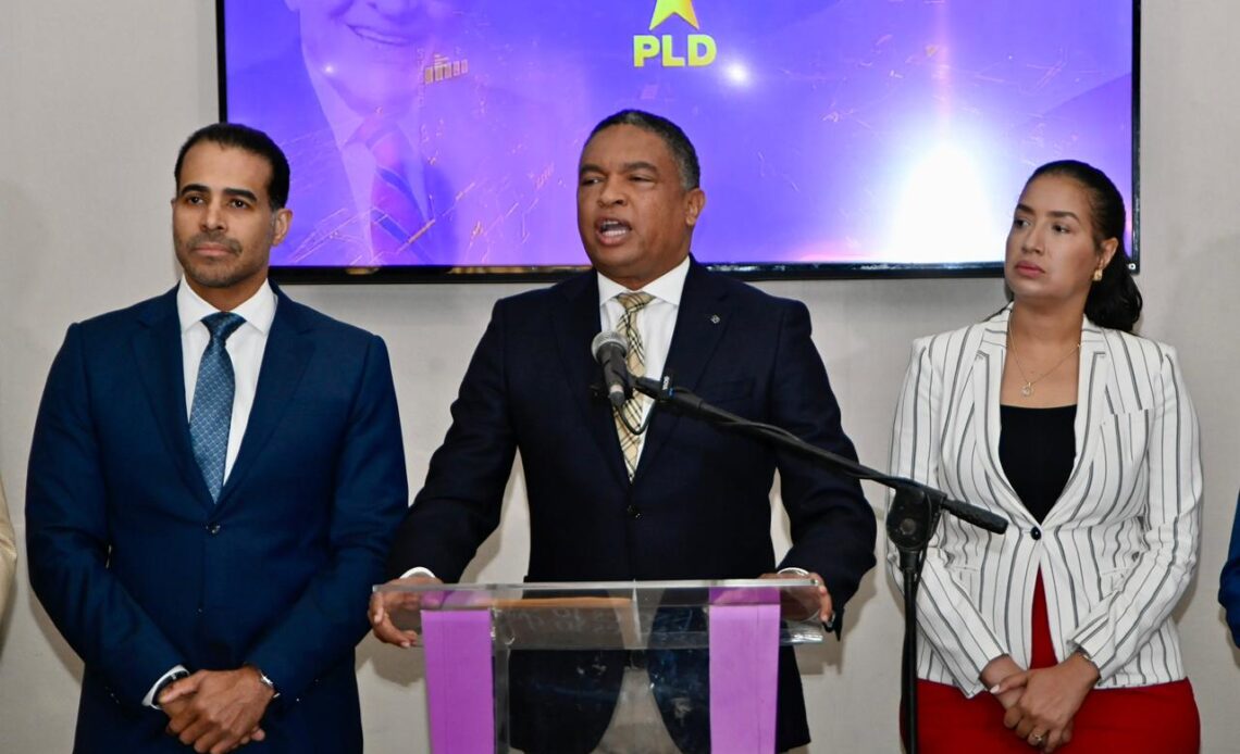 Yván Lorenzo califica de “burla” a la inteligencia de los dominicanos revisión integral al SeNaSa tinyurl.com/3upzet3f #NDigital