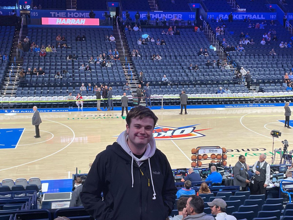 CharlieWallwork's tweet image. What. A. Night. 

Big one ticked off the bucket list, got to see the @DownToDunk guys and see SGA hit a step back dagger. On top of the world ⚡️💙