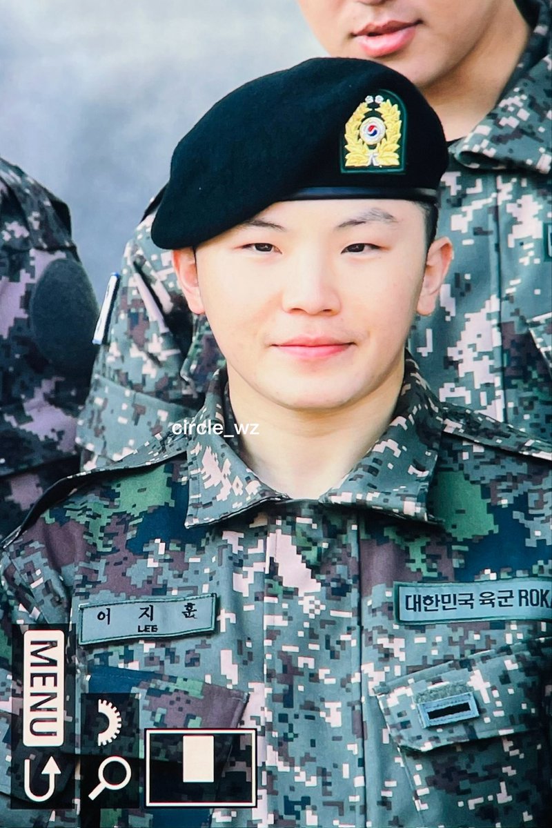 251029 수료식

보고 싶어ㅠㅠ

#우지 #이지훈