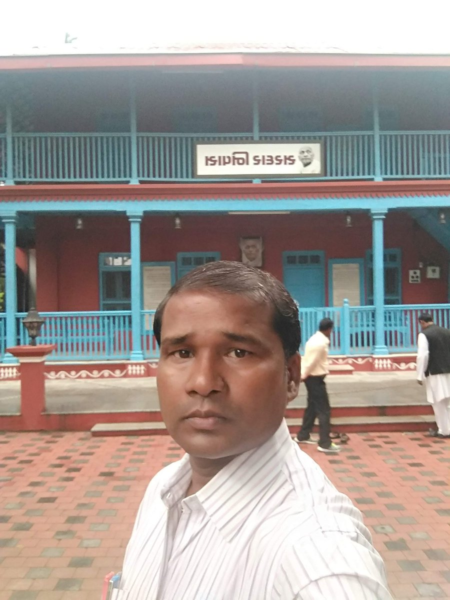 dewanandpatel4's tweet image. दिन 29 वा आज है माह ए सरदार . निज चीकूवाड़ी में  बैठे है सरदार 
 हो आगमन  बारडोली गांधी का. रहते सन्ग पटेल द्वय आवास
नीति नीयम संयम कर्मठ.
देश हित चर्चा करते हो जो खास ✍️✌️🌄🌹🙏