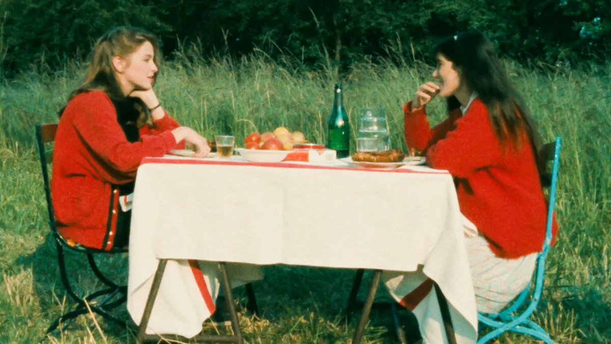 Four Adventures of Reinette and Mirabelle (1982, Éric Rohmer)

two young girls meet: Reinette from the countryside and Mirabelle from Paris.
four successive stories about their daily lives illustrate the very different views of these two friends.

4.90 GB
sub eng, pt-br
1080p cnc