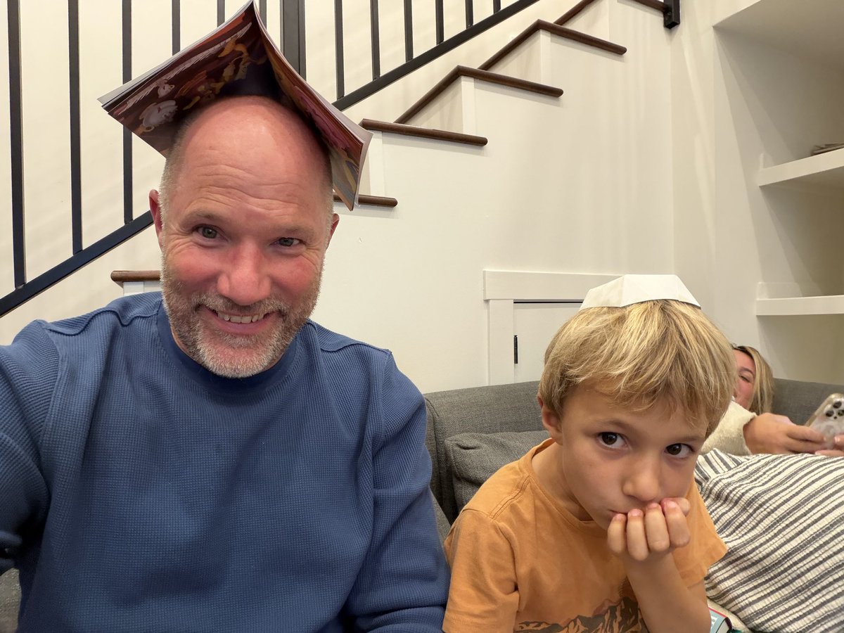 uuilly's tweet image. Make do rally caps. Book and a French fry tray