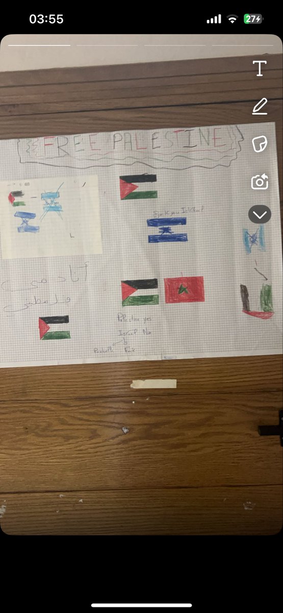 yavait ca dans la chambre de mon ptit cousin de 8 ans au maroc 
wallah il méritait vrmt la play que je lui ai ramené🙏🏻