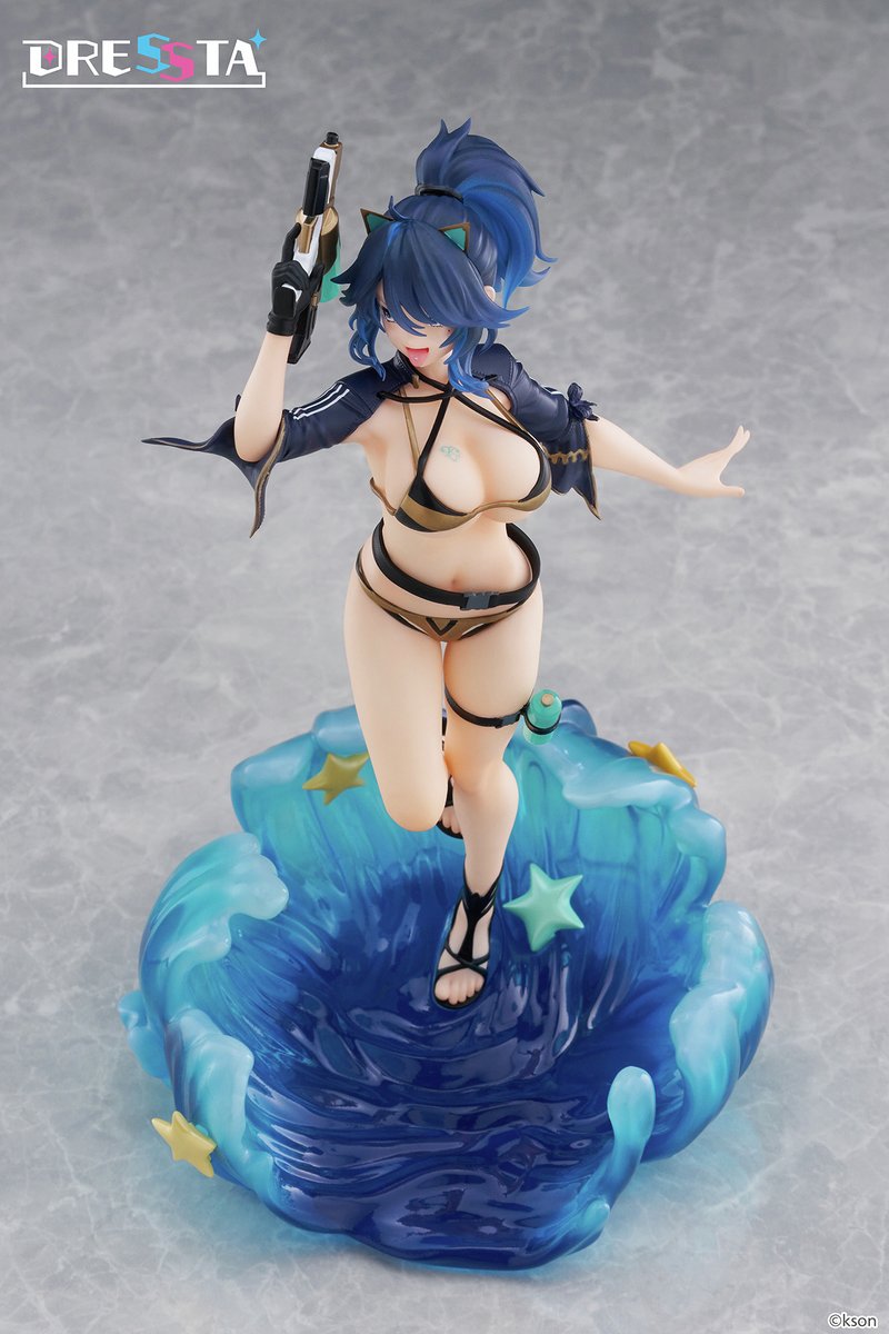 📢予約受付中📢
『#DRESSTA #kson 』
￣￣￣￣￣￣￣￣￣￣￣
クリアパーツを使用した水しぶきの台座が夏の水辺を駆け回る、アクティブなワンシーンを切り取ったかのような仕上がりに⛱️

✅予約受付
2025年11月25日（火）まで
✅ご予約はこちら
taito-goods.jp/shop/g/g801011…

#ドレスタ