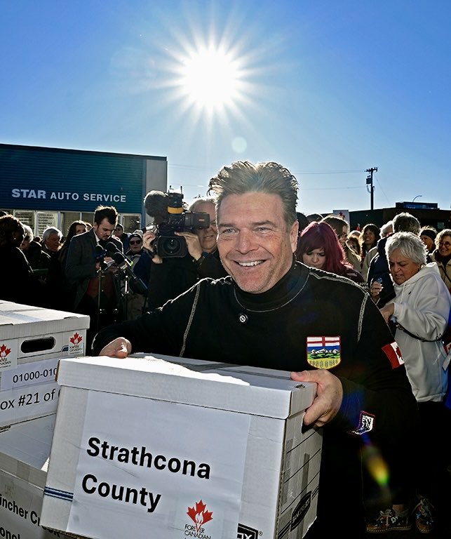 LukaszukAB's tweet image. I’m going to sleep tonight with a renewed confidence in Albertans, my long-time friends and new #ForeverCanadian troopers whom I met over the last 90 days. Friends, together we got this. Canada’s in safe hands.

Then, I get home, and my daughter is taking over the torch. Yes!!!