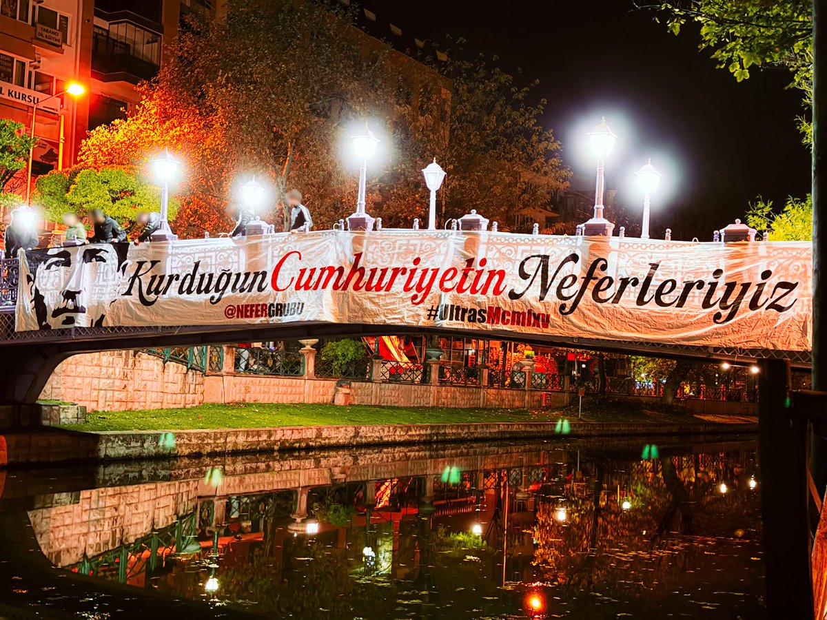 Kurduğun Cumhuriyetin Neferleriyiz.