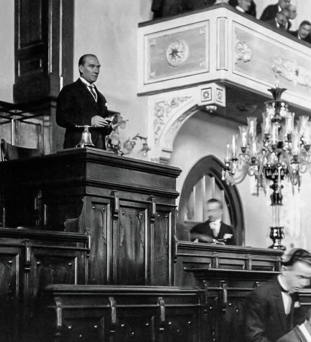 mlhgmsbs's tweet photo. Bir cümleyle başlayan devrim: Cumhuriyet ♥️ Olmasaydın.. biz olmazdık ��� #29Ekim Yaşasın Cumhuriyet yaşasın Mustafa Kemal Atatürk ✨ https://t.co/67jgbsmvqK