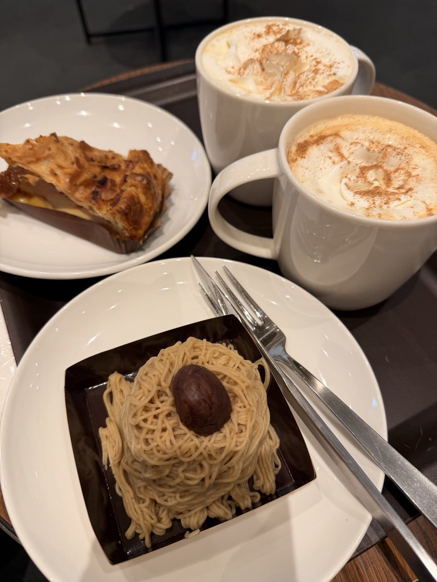 はなはなページ 8/20発売のトレカのオフショットです💖