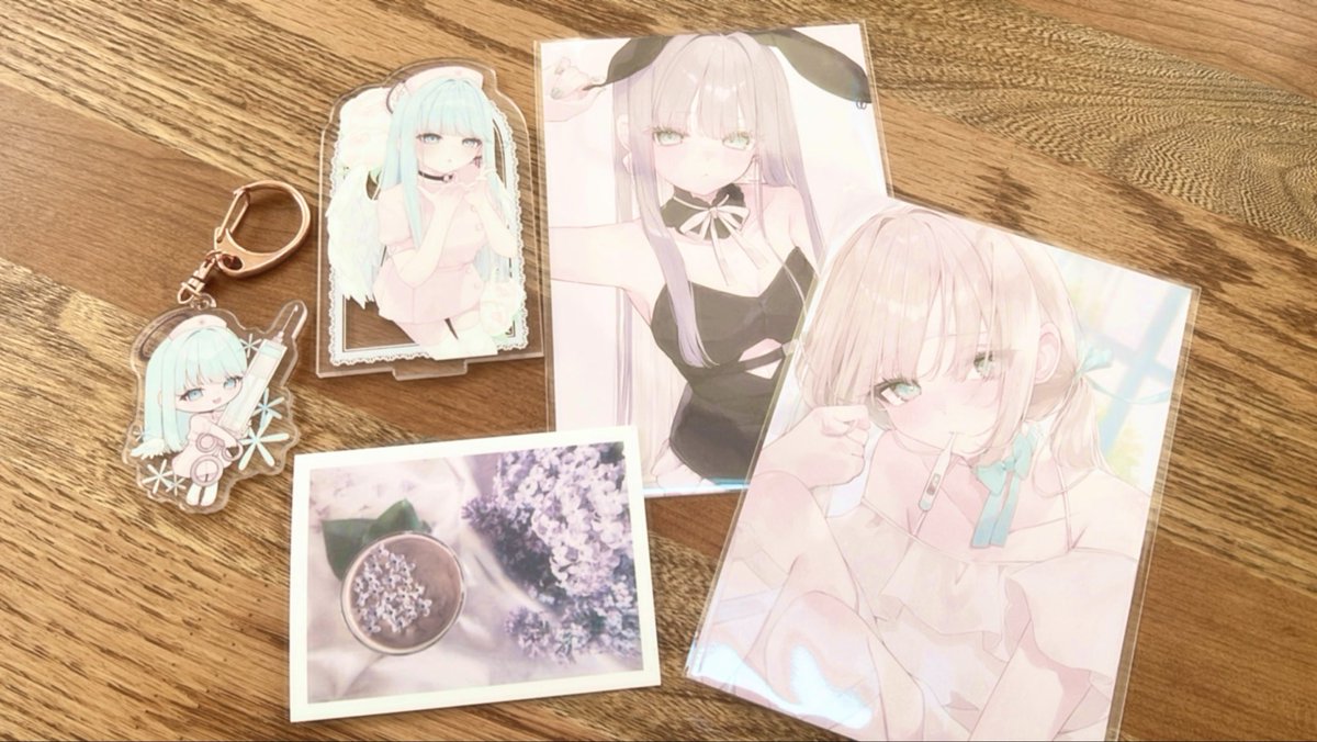 だぁぁぁぁぁいすきなふぁしゃまから
グッズ頂きました…(*ˊˋ*)♡

どれも可愛くて一生の宝物💎
デスクに飾って毎日拝むんだ。

ありがとうふぁしゃま🫶
らぶふぉーえばー！