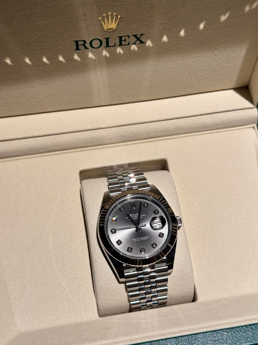 SarahNava_'s tweet photo. Just added a timeless piece to the collection my new Rolex Datejust 41 Oyster, 41 mm in Oystersteel and white gold. Precision, elegance, and power all in one wrist. #ClassicNeverDies #Rolex #Datejust41 https://t.co/nl4pxsVtEL