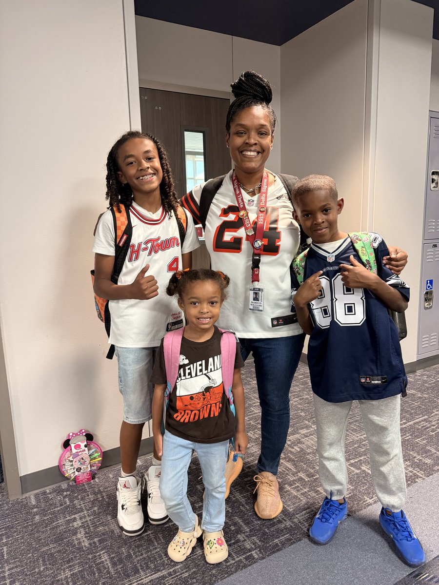 MrsMWilliams5's tweet image. Today was sports day for Red Ribbon week! #RedRibbonWeek #WeAreHaskett #FaldynFoxes @FaldynFoxes @HaskettJH #PK #4th #8th #ESL