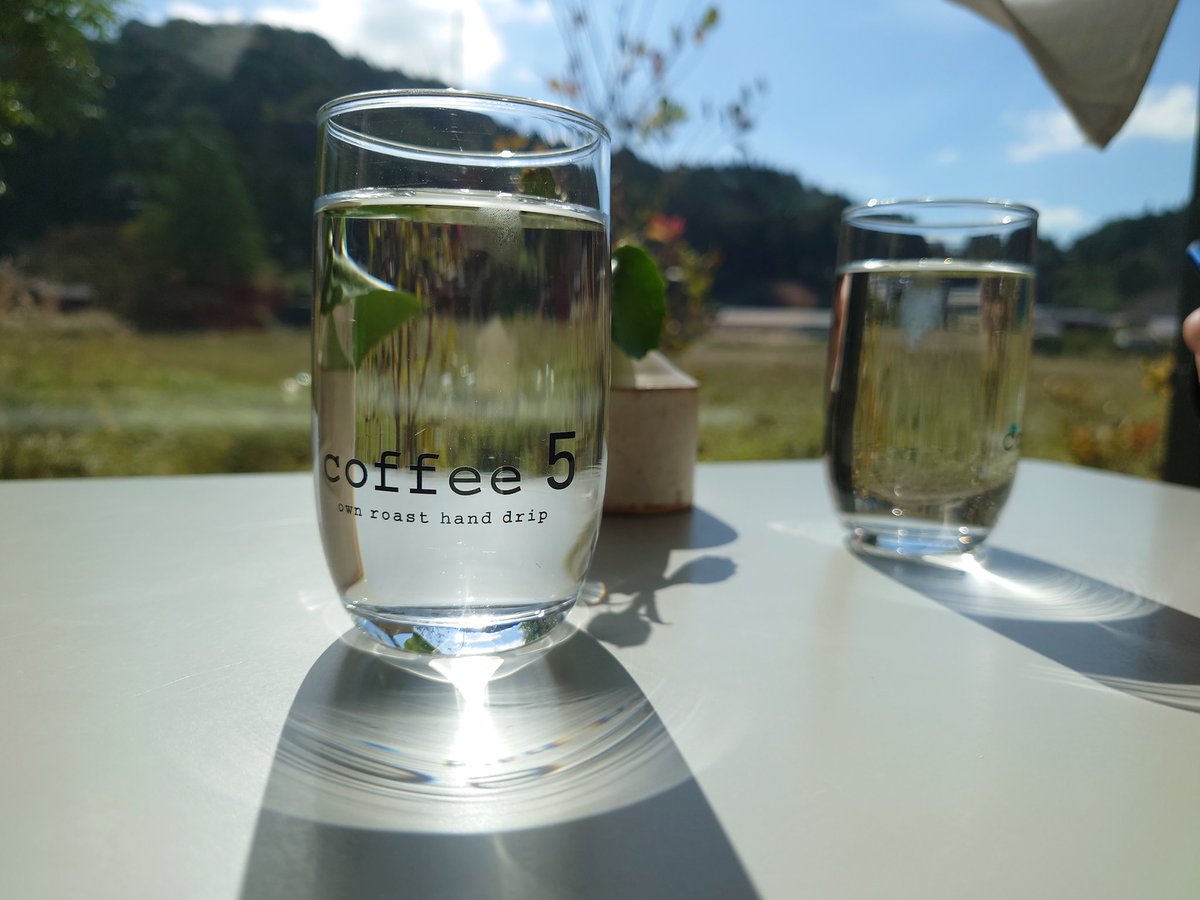 mahorarian's tweet photo. 久々に来ました☕
期間限定のパフェも素敵過ぎる✨️
#coffee5 https://t.co/9MPTENIZg5