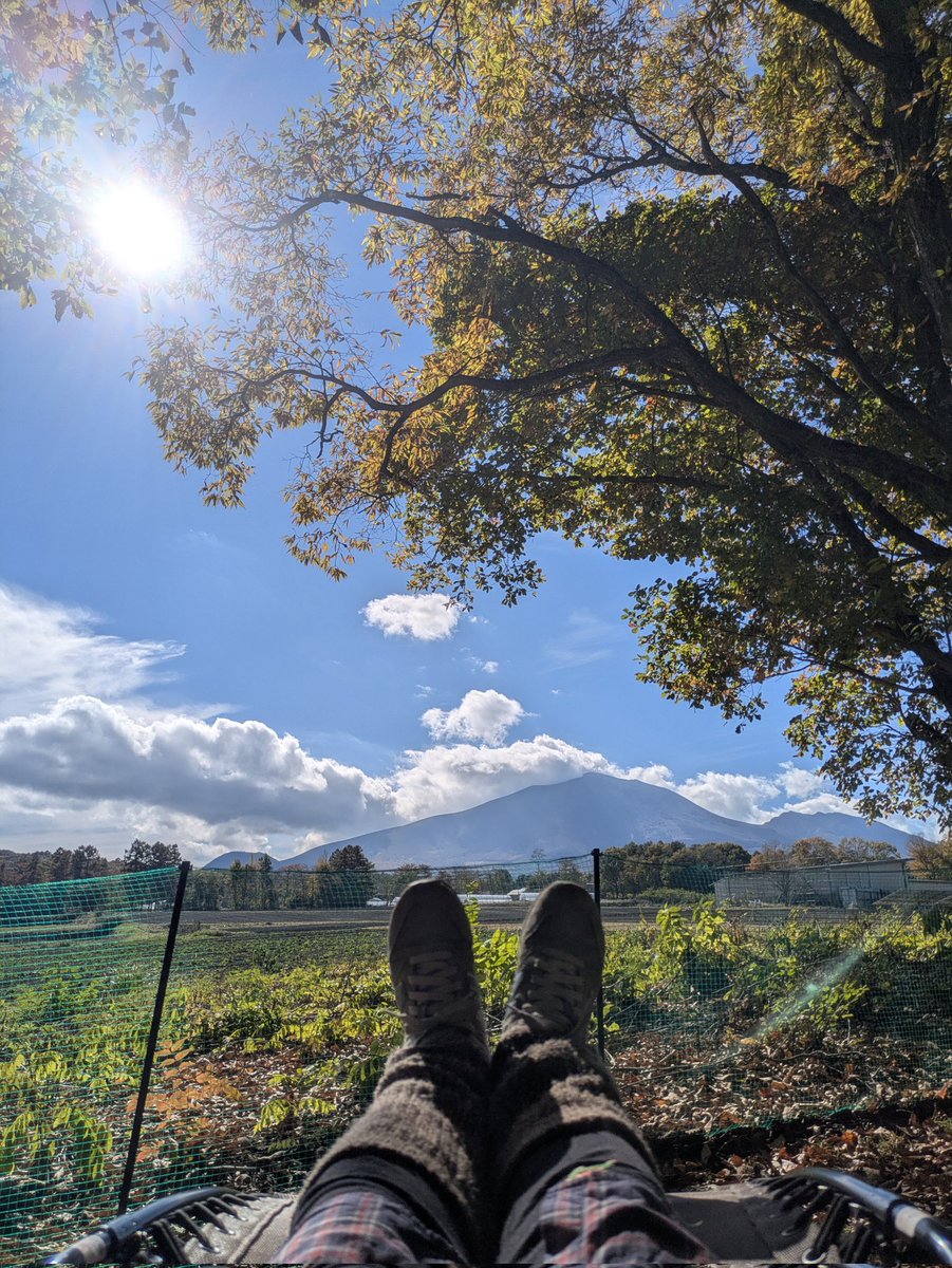 sasshiko's tweet image. 今日のととのい椅子からの景色
浅間山が綺麗
#北軽井沢フリーサイトベース